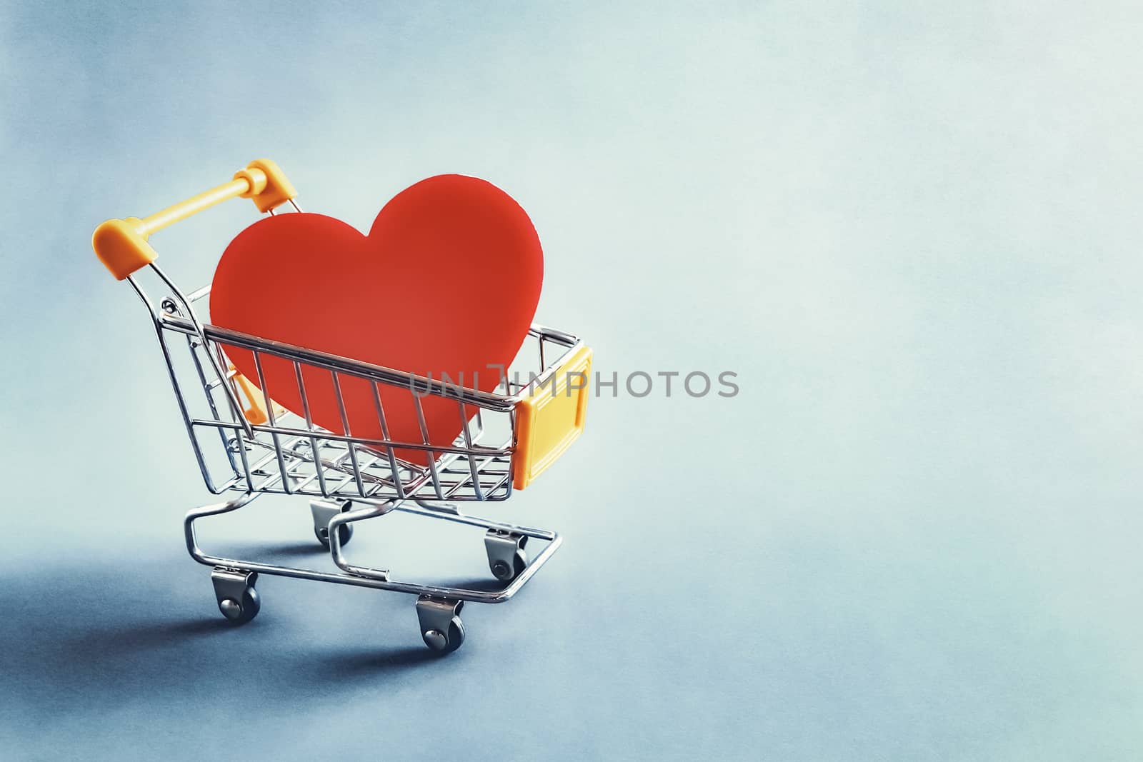 heart symbol on shopping cart