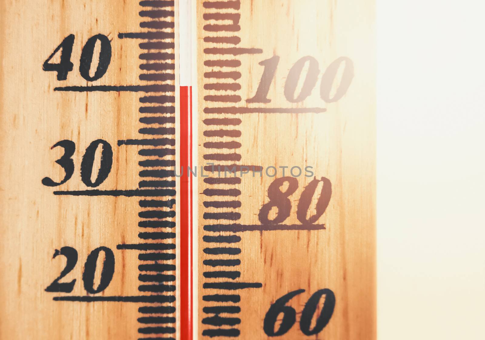 40 degree celsius hot temperature shown on thermometer