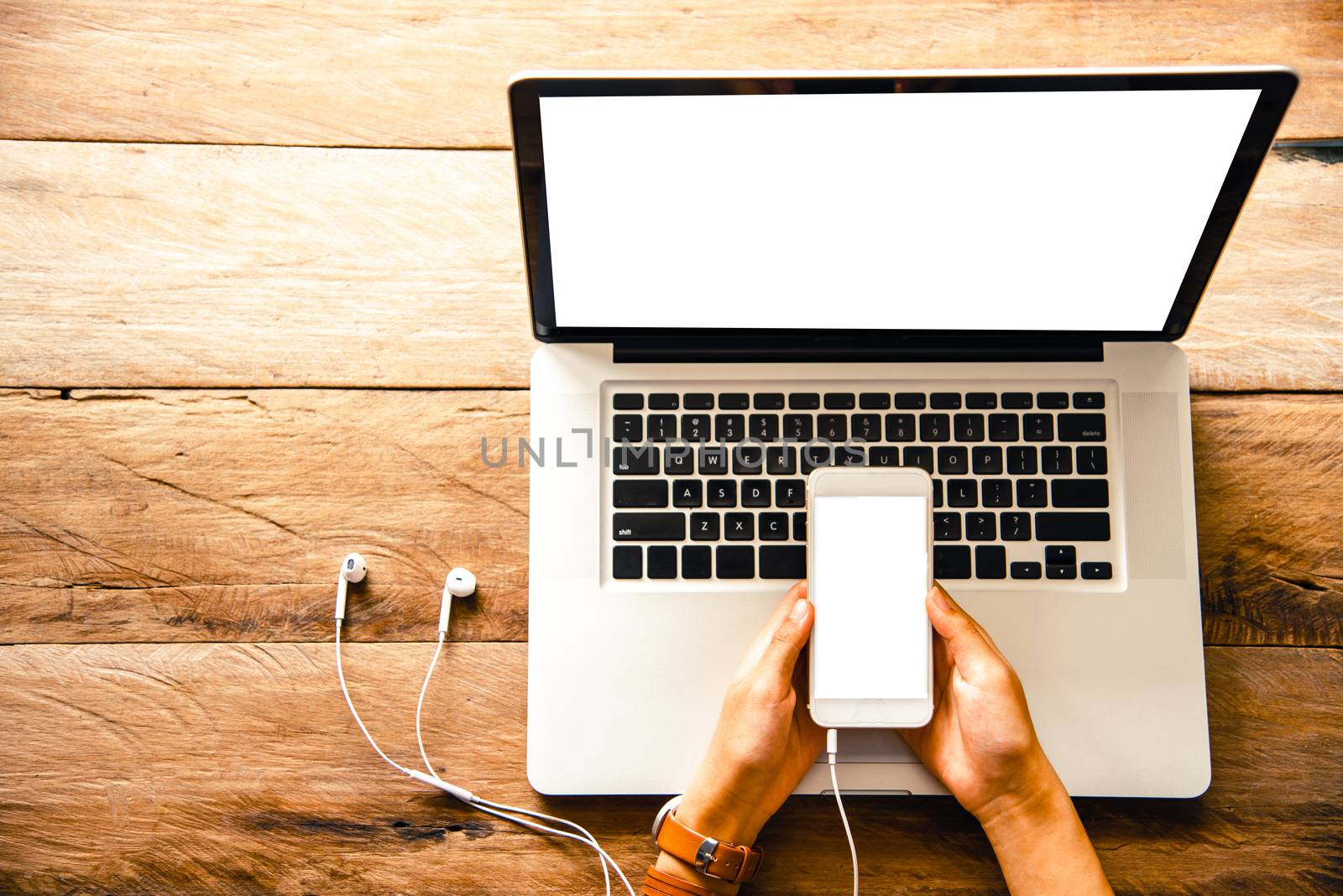  topview businessmen use smartphones and laptop to connect and f by photobyphotoboy