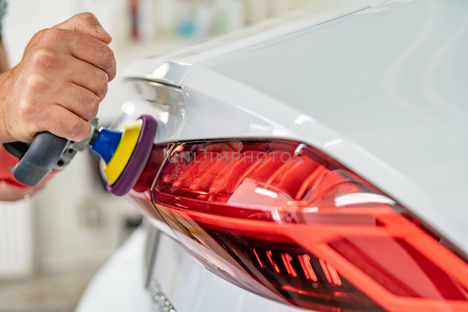 return gloss to the headlight of cars with the help of polishing.