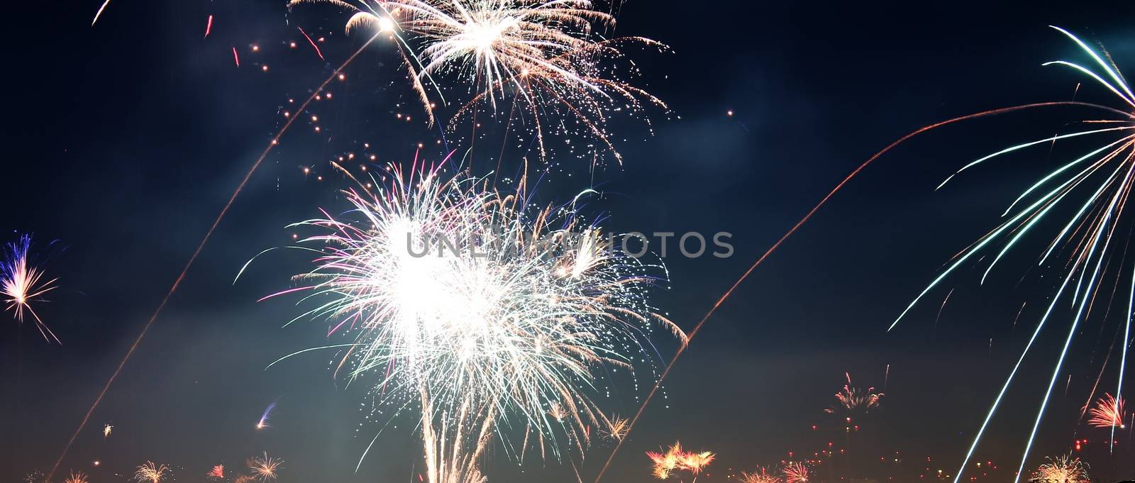 Long time exposure of firewirks over the roofs of vienna by MP_foto71