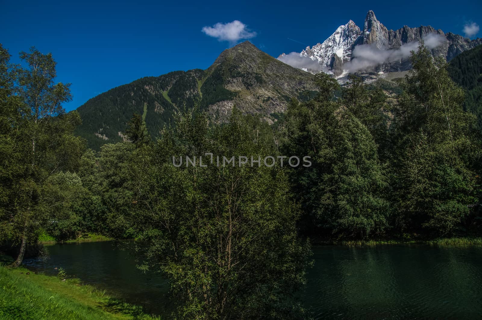 aiguilles du dru et verte vue du lac des praz,chamonix,haute savoie,france