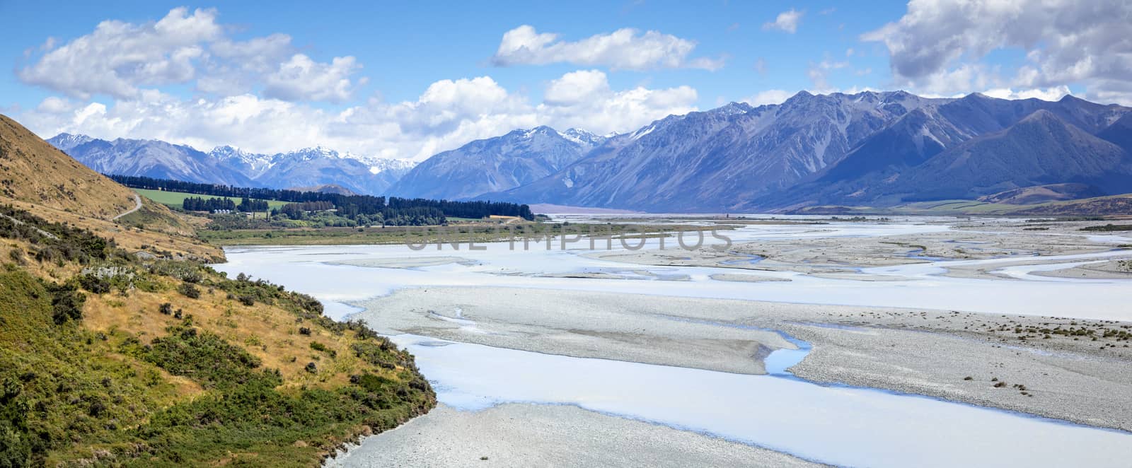 An image of the Mountain Alps scenery in south New Zealand