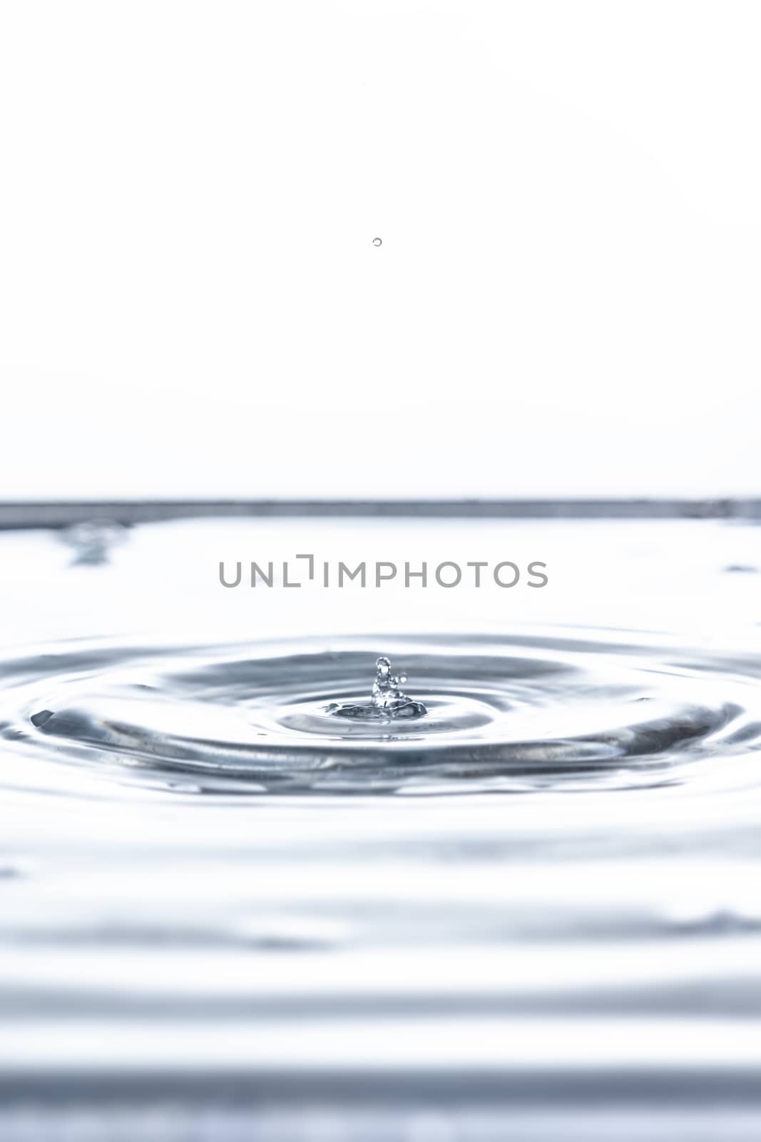 An image of a beautiful water drop background