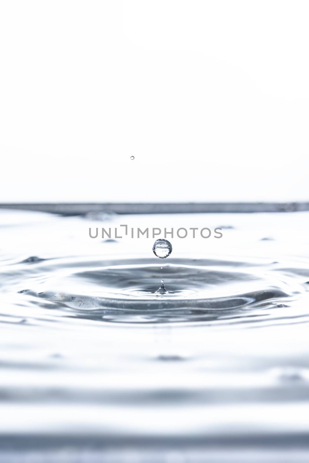 An image of a beautiful water drop background