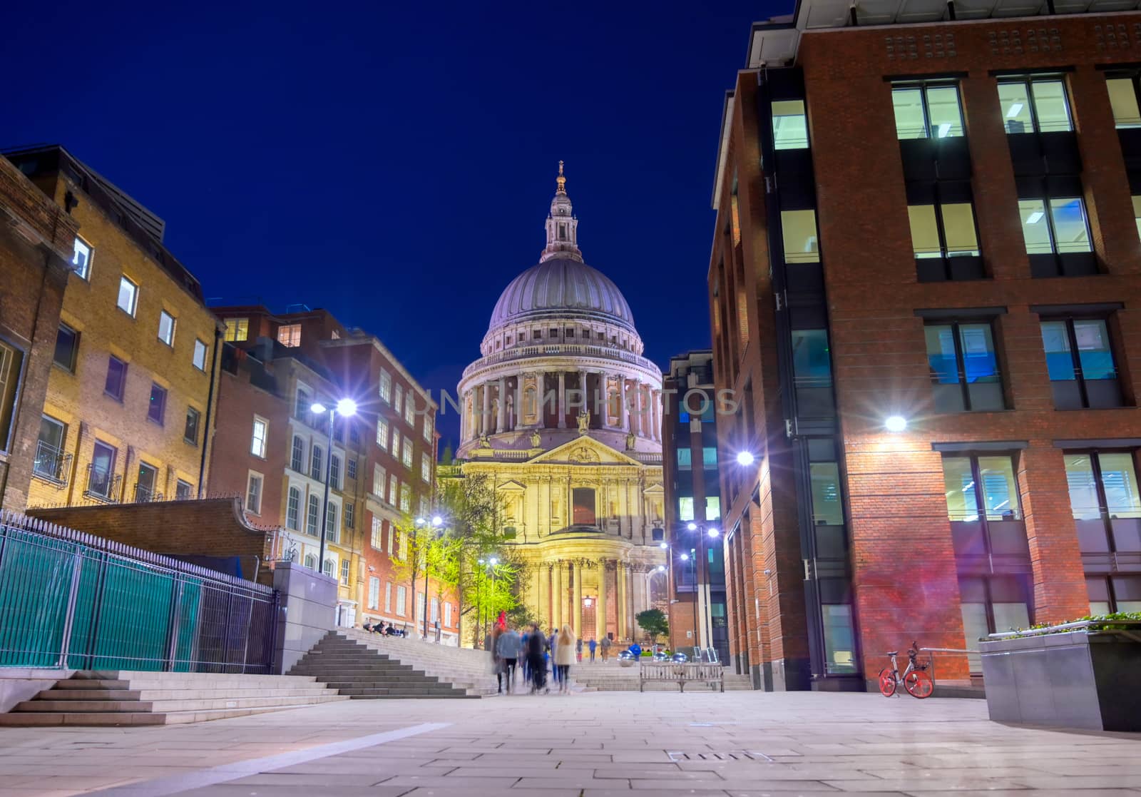 A view of St. Paul's Cathedral at night in London, UK.