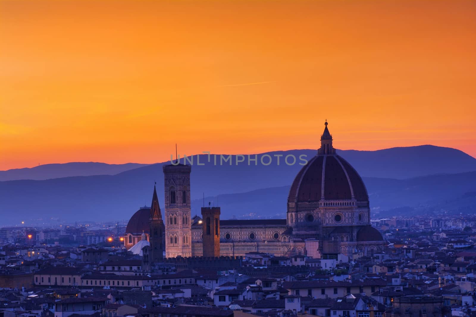 Duomo Santa Maria Del Fiore at sunset in Florence, Tuscany, Italy.