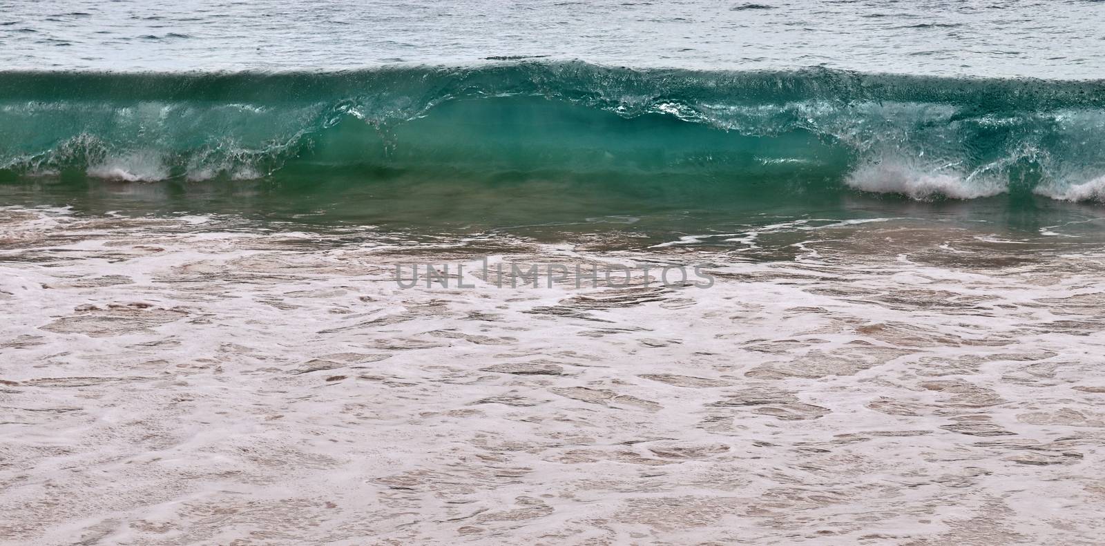 Stunning indian ocean waves at the beaches on the paradise islan by MP_foto71