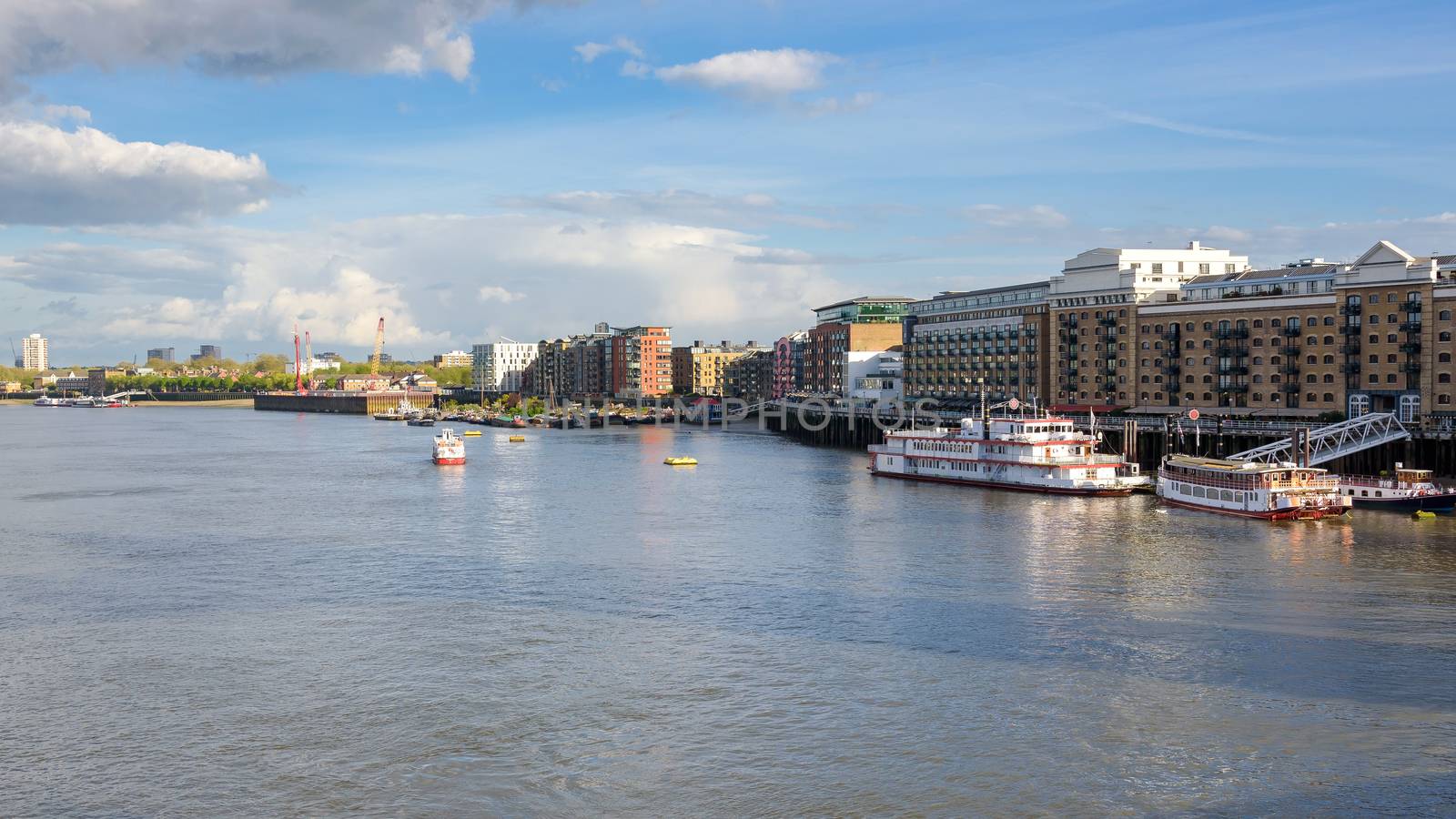 Panoramic view sountbank of the Thames River in London, UK