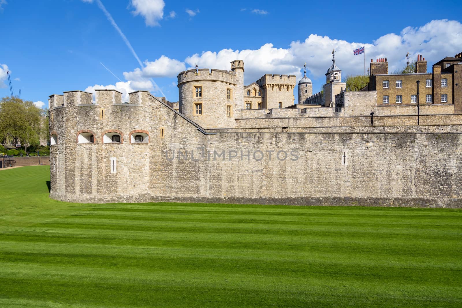 Tower of London on a sunny day by mkos83