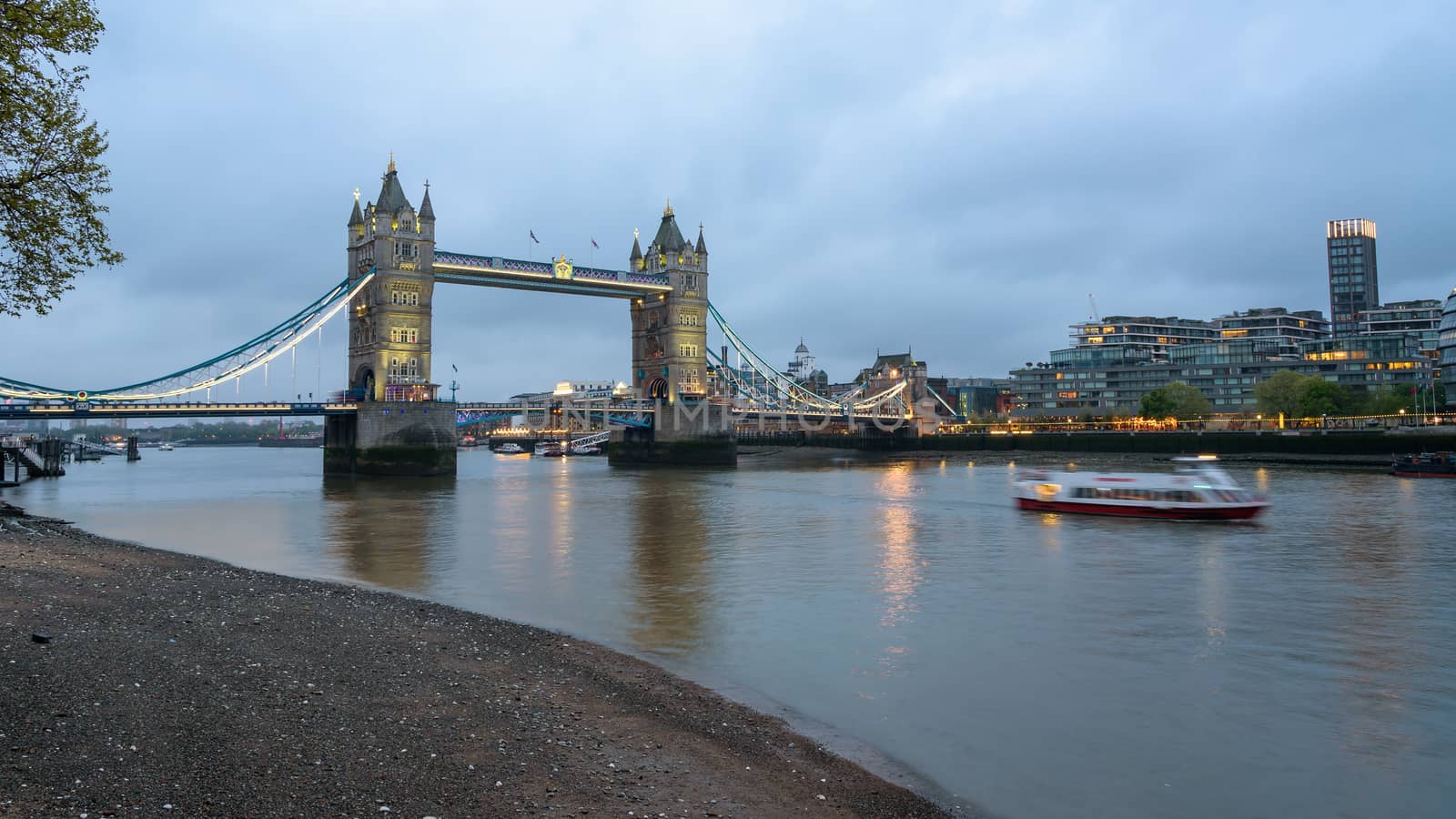 View of thr Tower Bridge in London at dusk on a cloudy day