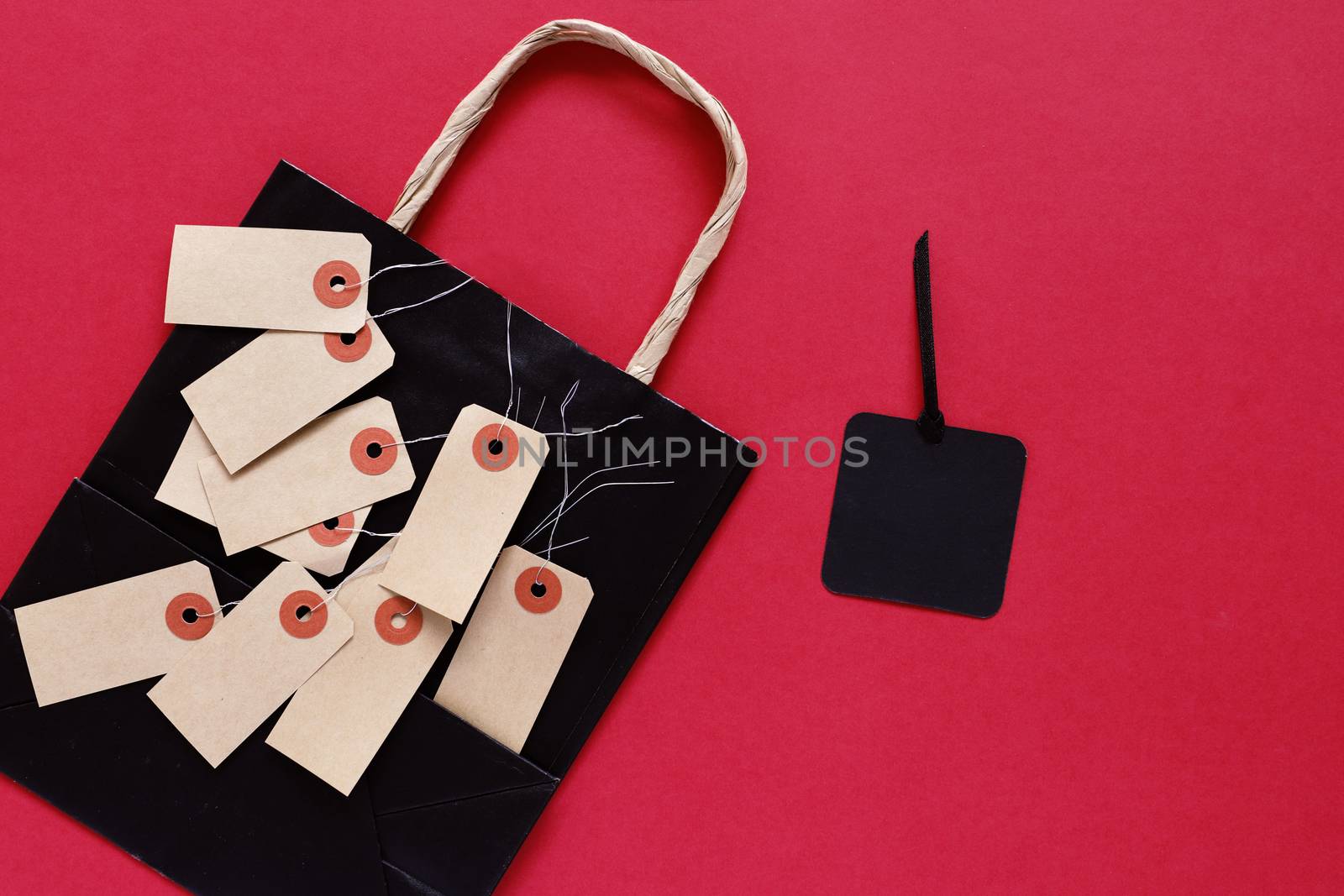 Mock up pf blank sale tag with shopping bag on red background, c by nuchylee
