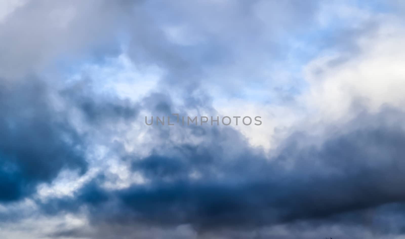 Stunning dark cloud formations in the sky right before a thunderstorm 