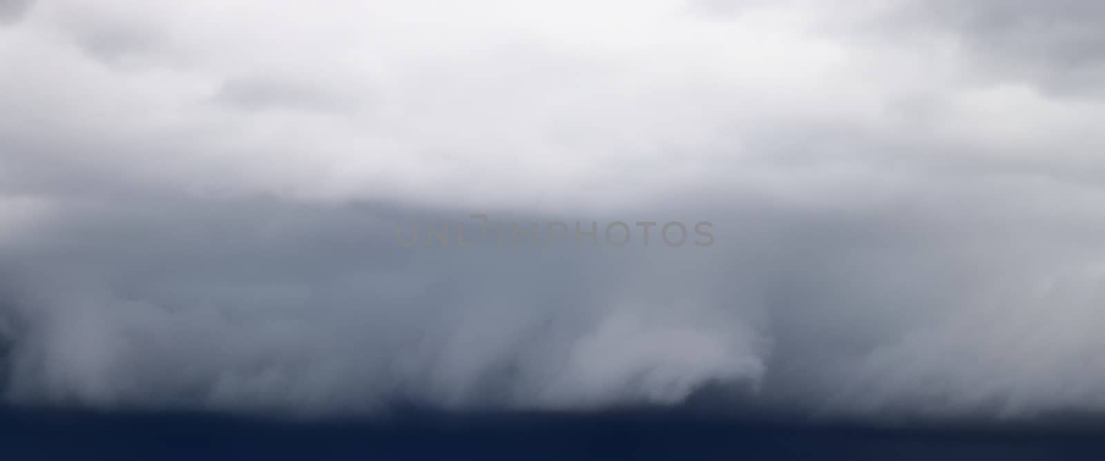 Stunning dark cloud formations right before a thunderstorm by MP_foto71