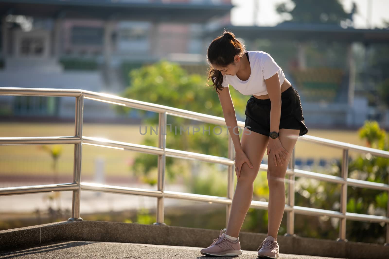 Asian women runners have leg and knee pain.