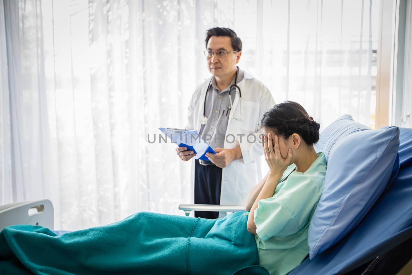 The doctors are asking and explaining about the illness to a fem by Tuiphotoengineer