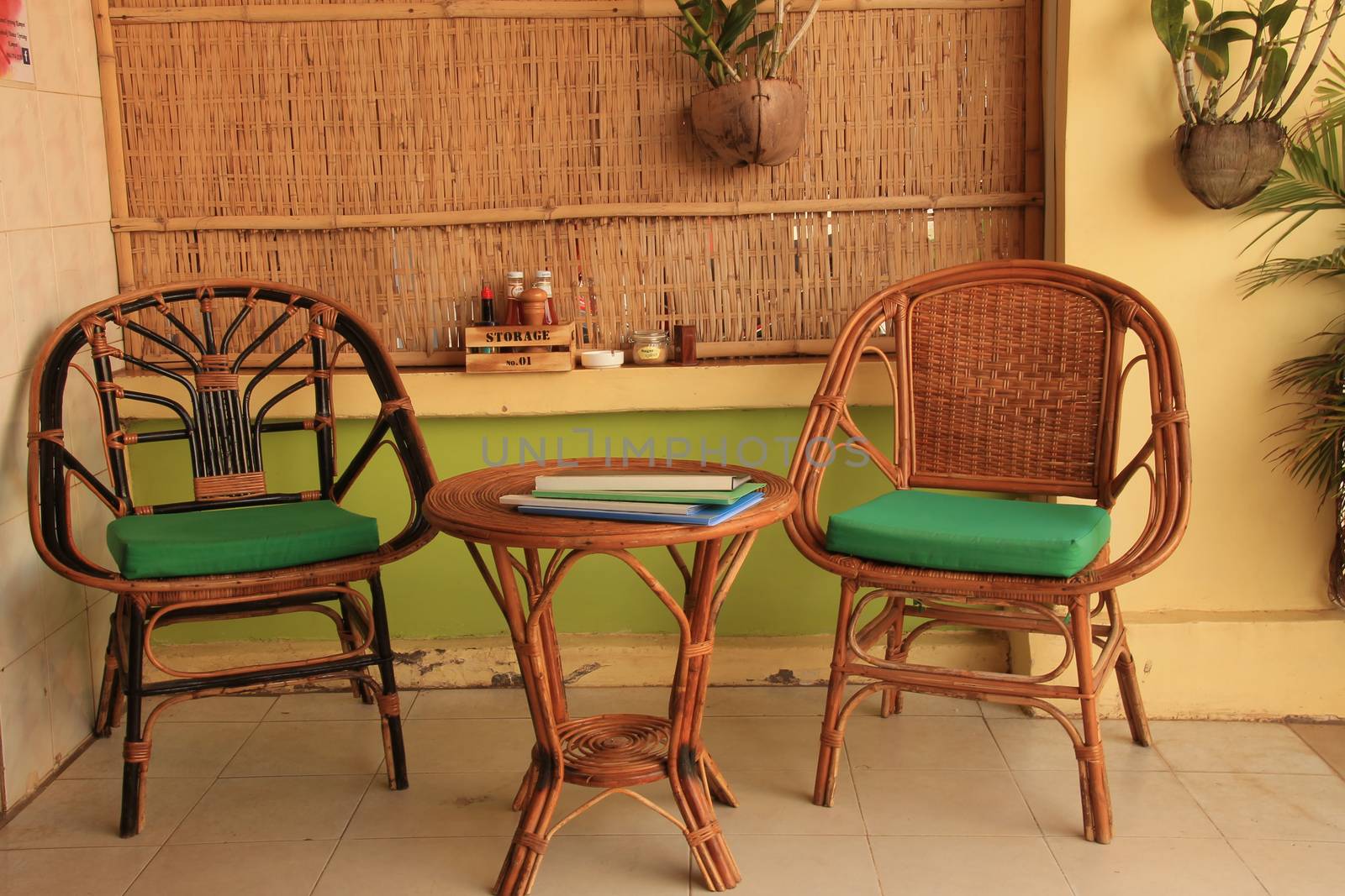 Rattan table and chairs by Sonnet15