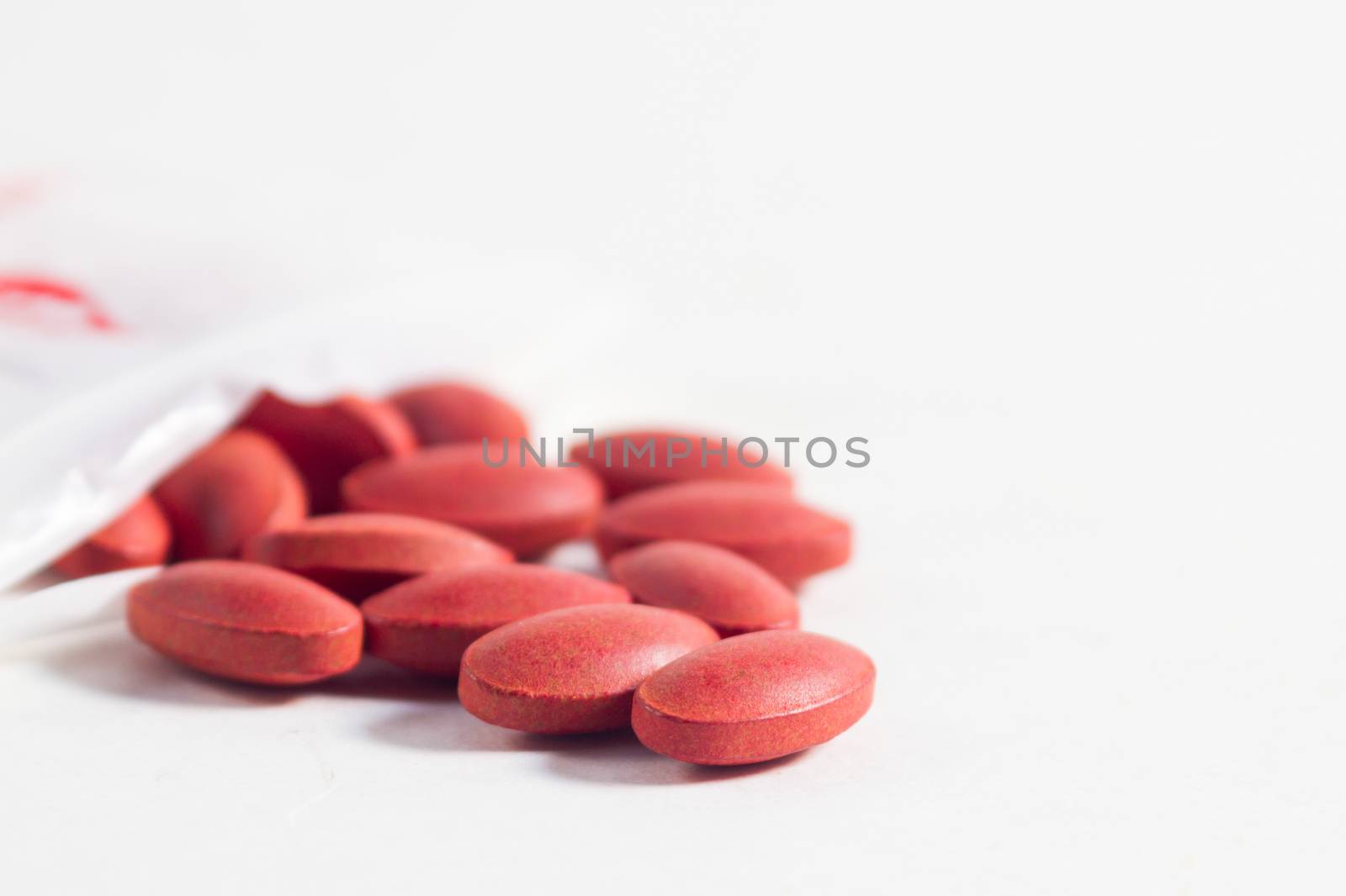 Ferrous Fumarate 200mg with Vitamins by ronnarong