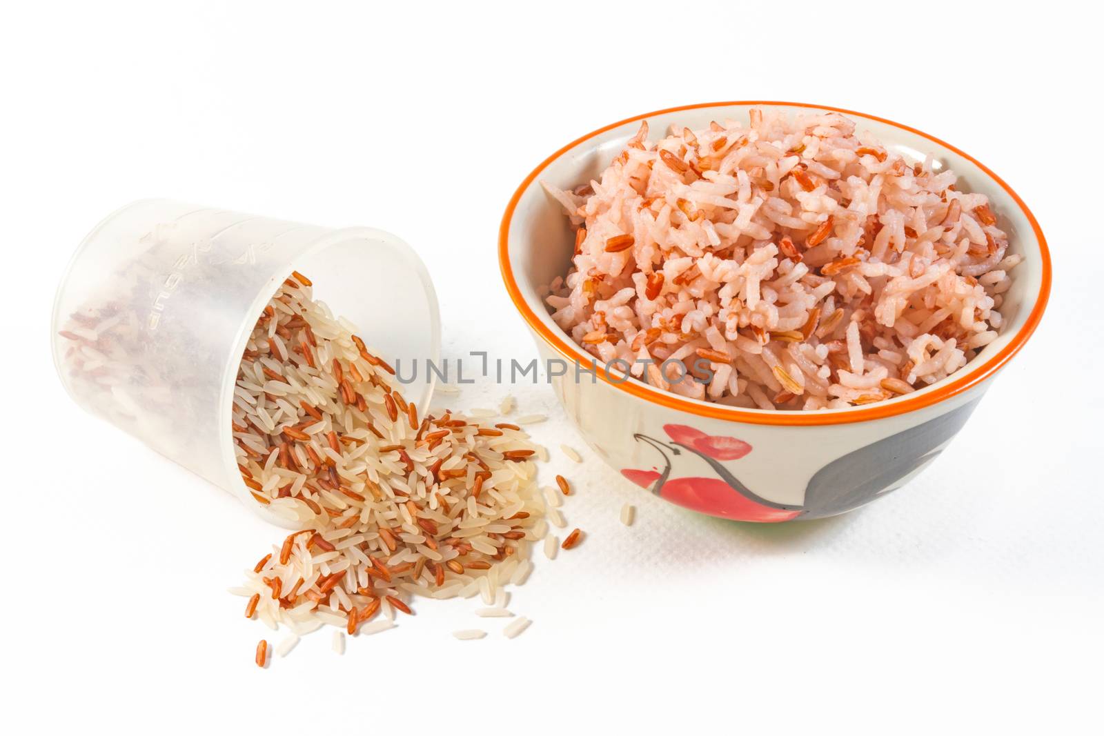 Mixed white and red coarse rice by ronnarong