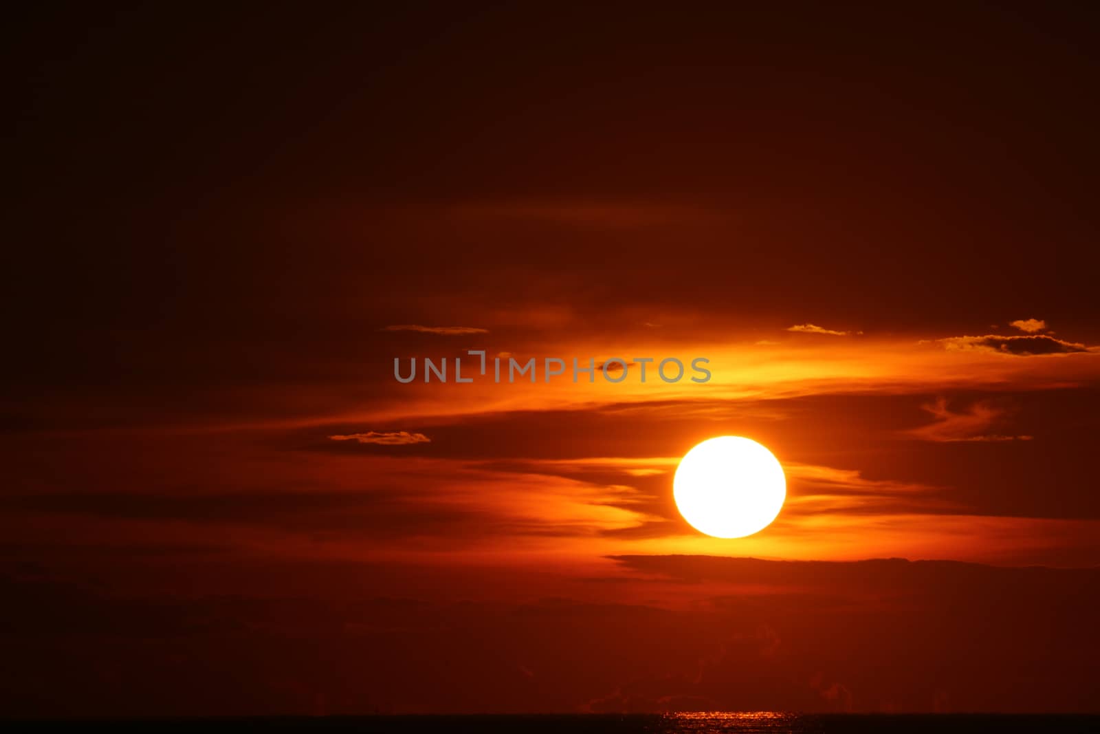 sun dawn back on morning sky silhouette cloud sunlight on sea