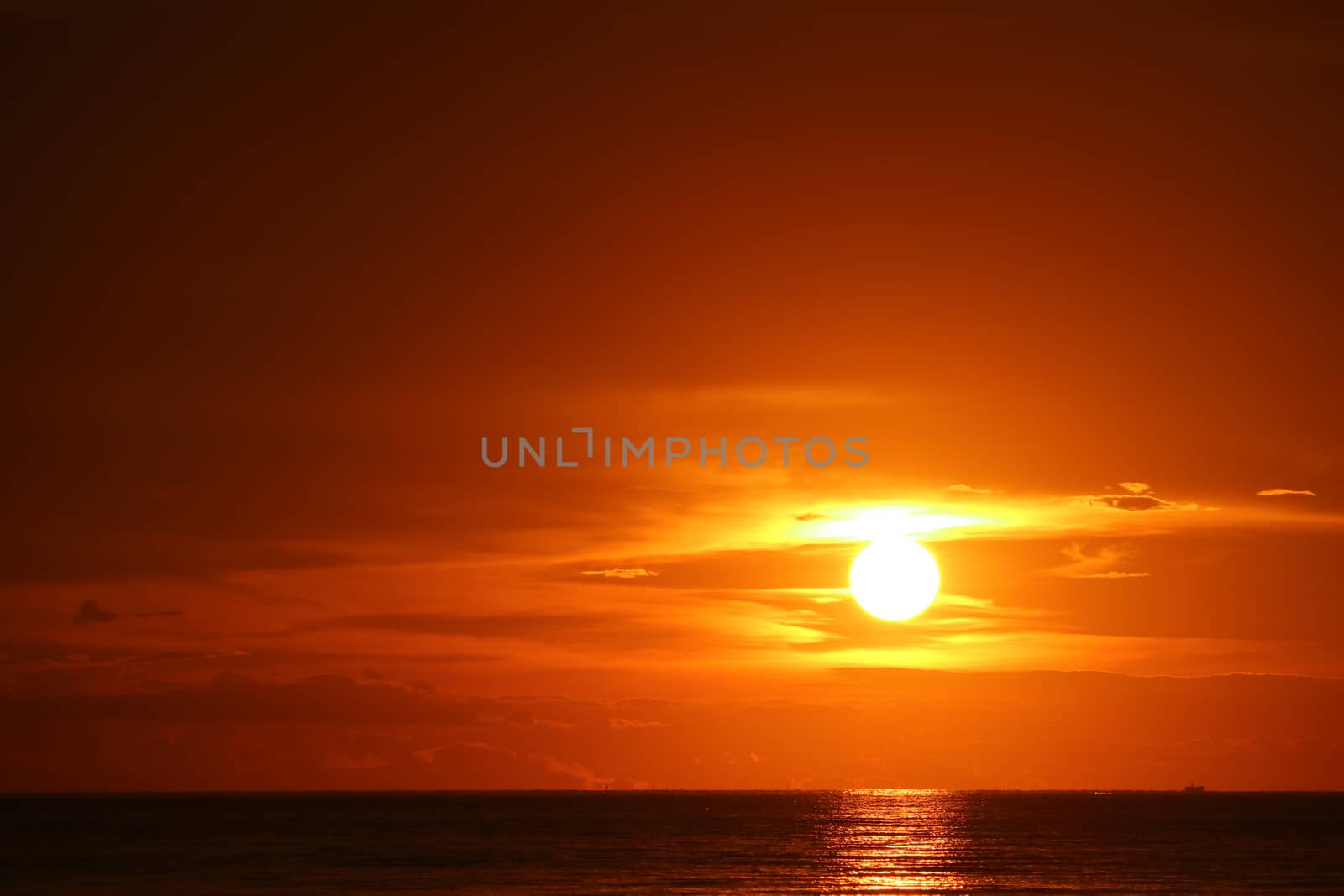sun dawn back on morning sky silhouette cloud sunlight on sea