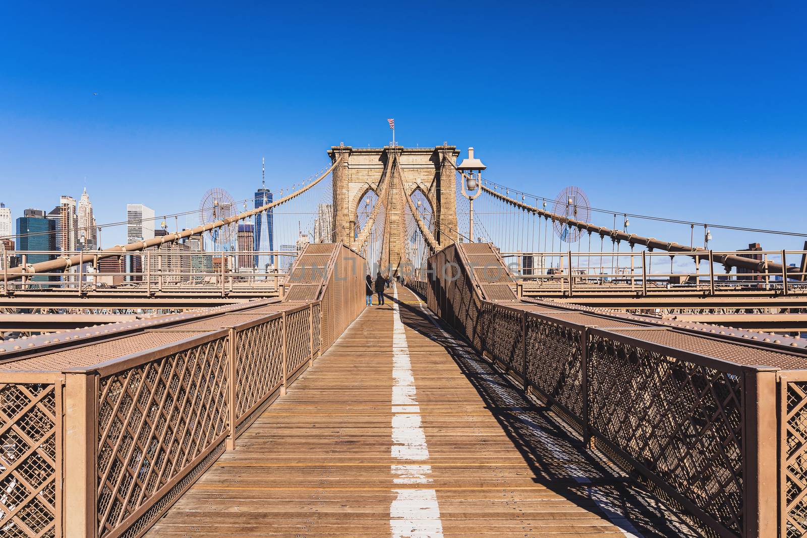 Brooklyn bridge at day time when Sparse tourists in coronavirus by Tzido