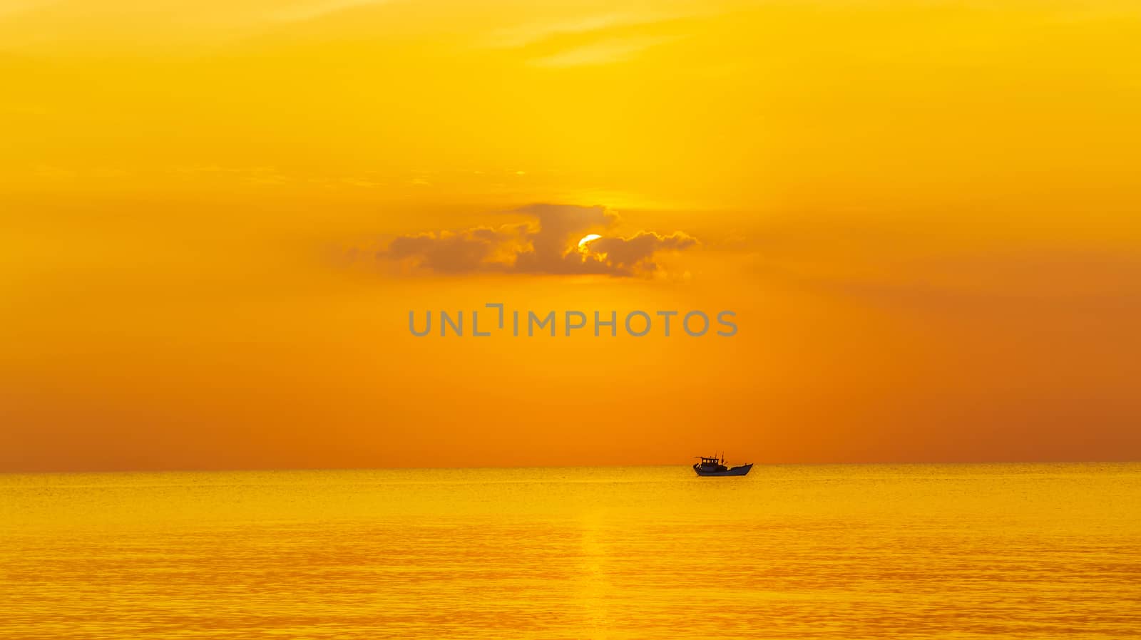 Sky background Sunset on the sea, morning sky.