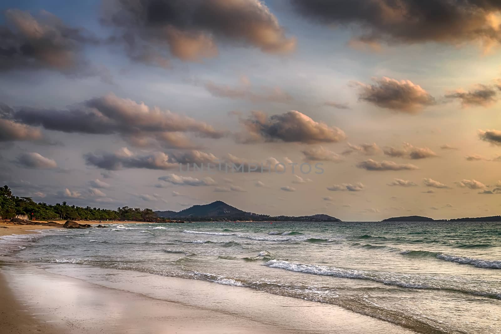 Sea with sun. Sunset in tropical place.