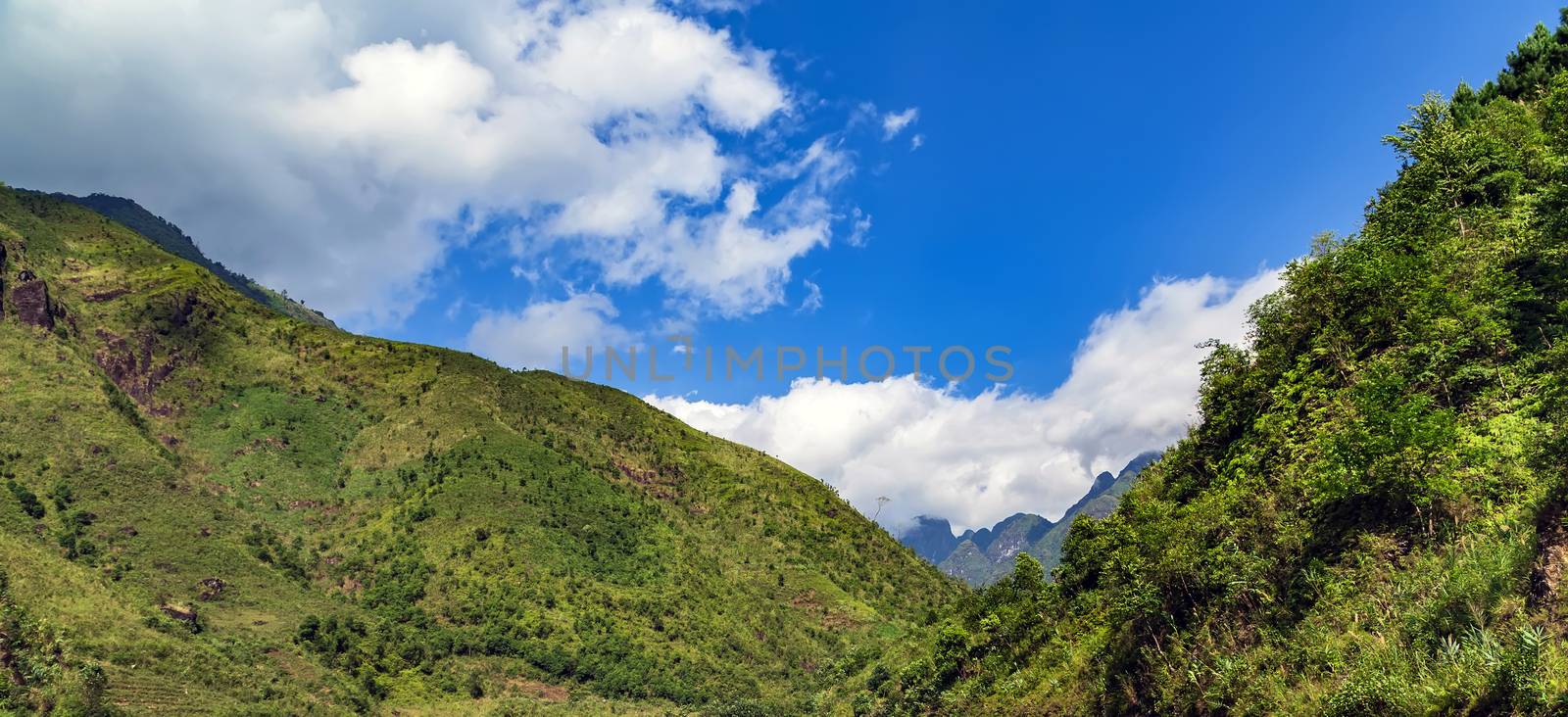 Mountain peaks himalayan fog scenery landscape top above the clouds