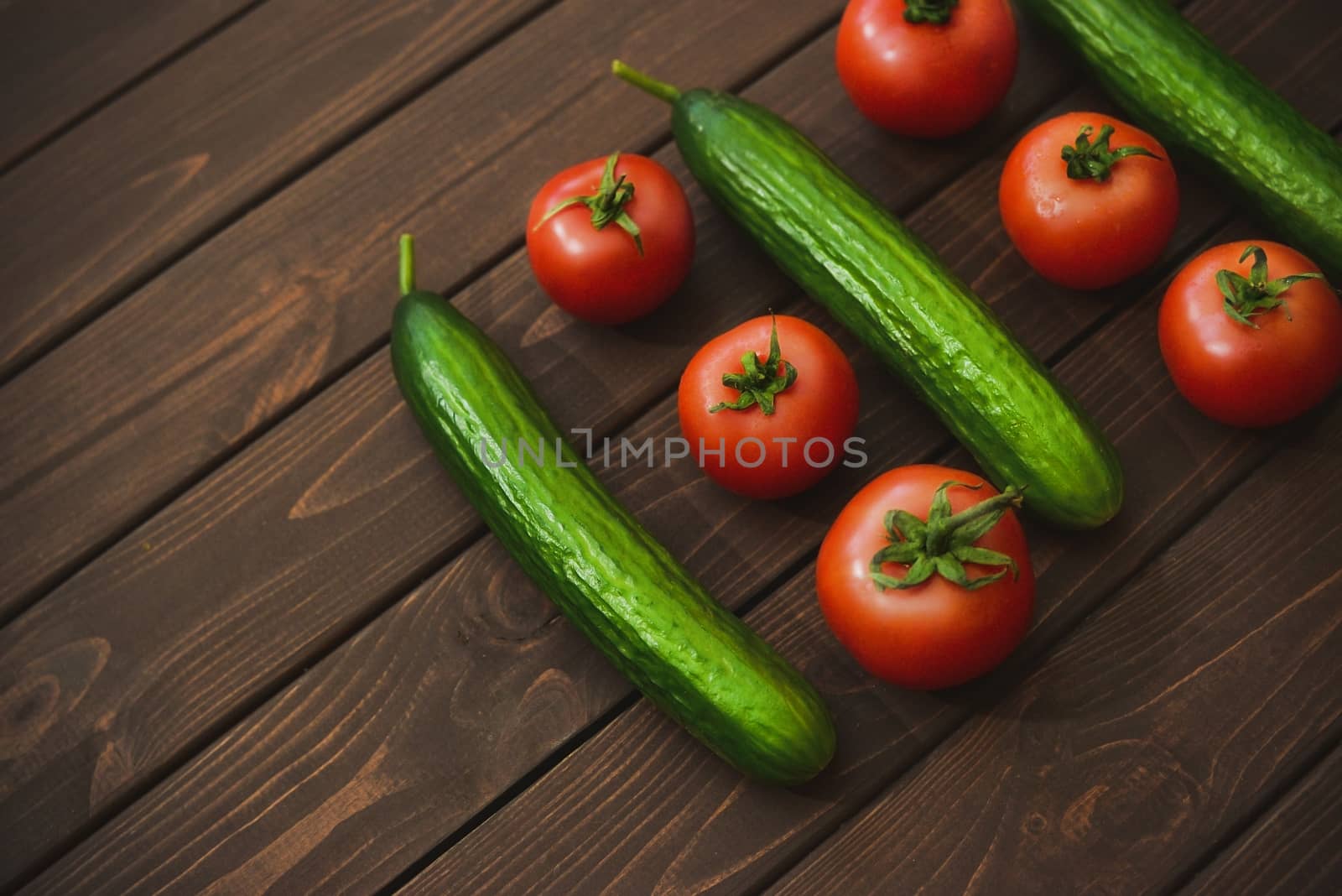 Tomatoes and cucumbers, the best traditional vegetables with low caloric content for ease and health of your organism.