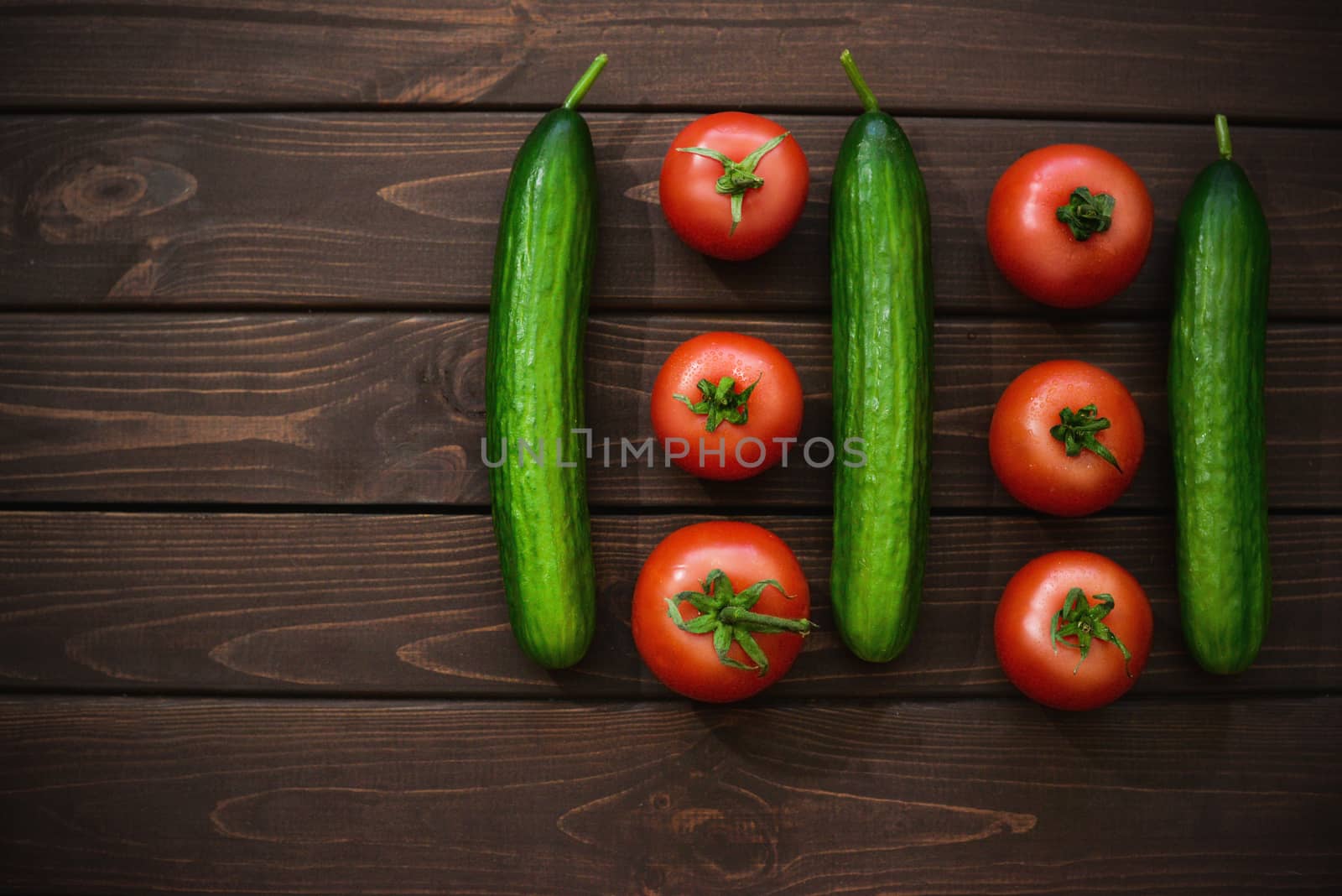 Tomatoes and cucumbers, the best traditional vegetables with low caloric content for ease and health of your organism.