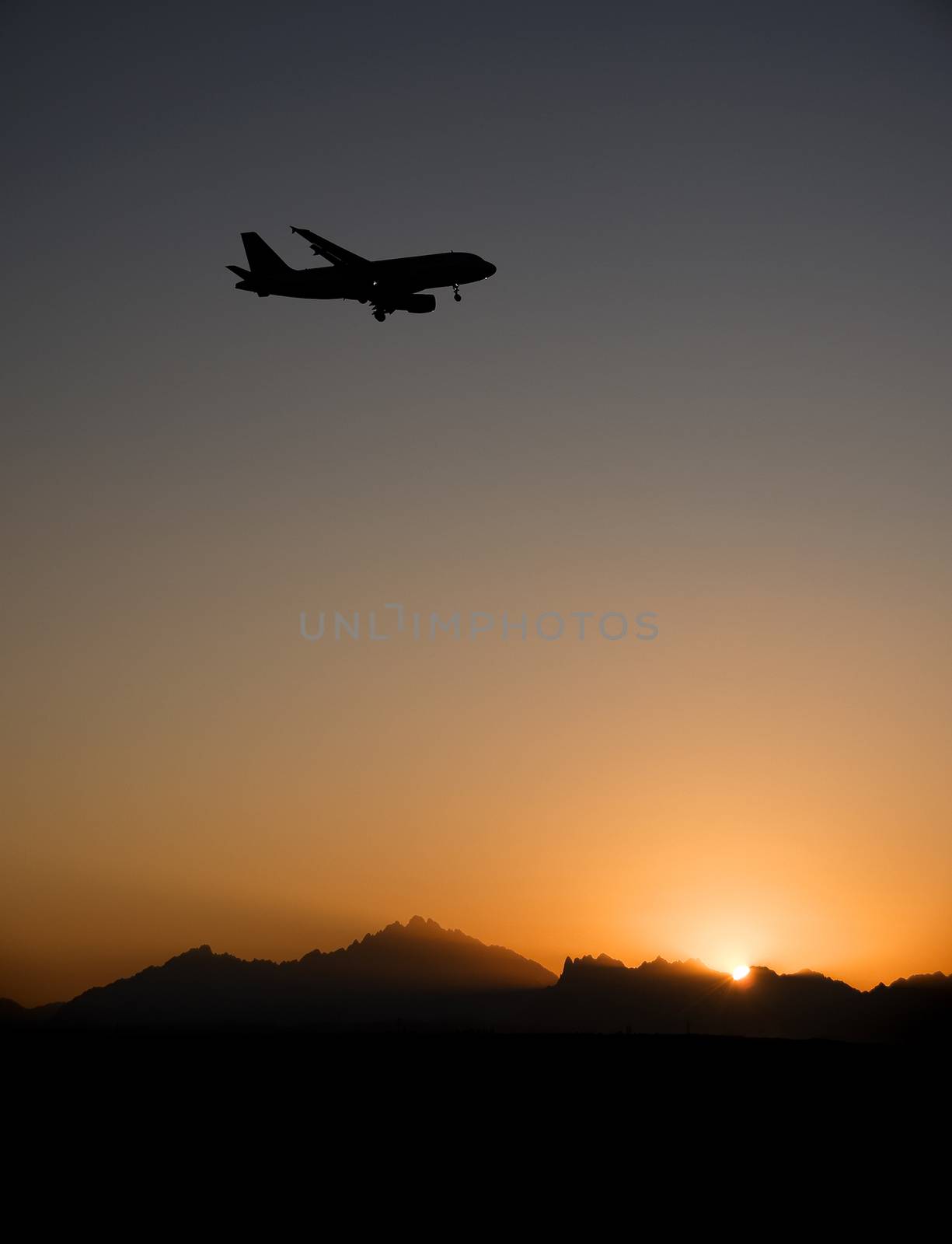 Silhouette of an aircraft landing by paulvinten
