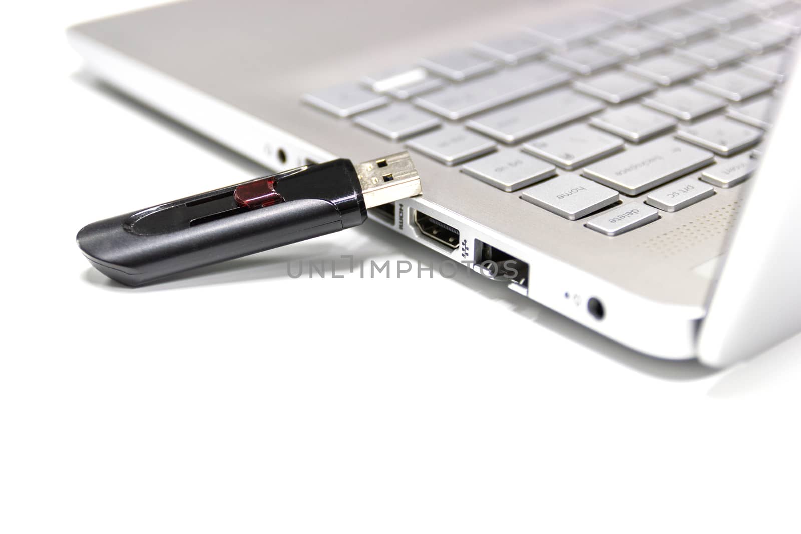flash drive with laptop computer for conncet to USB port plug-in Laptop for transfer and backup business 