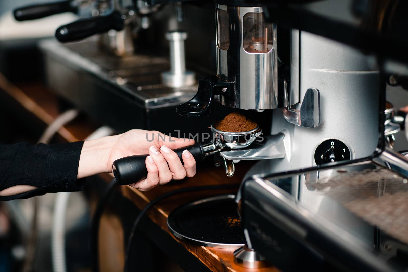 Coffee making, portafilter in grinder by primipil