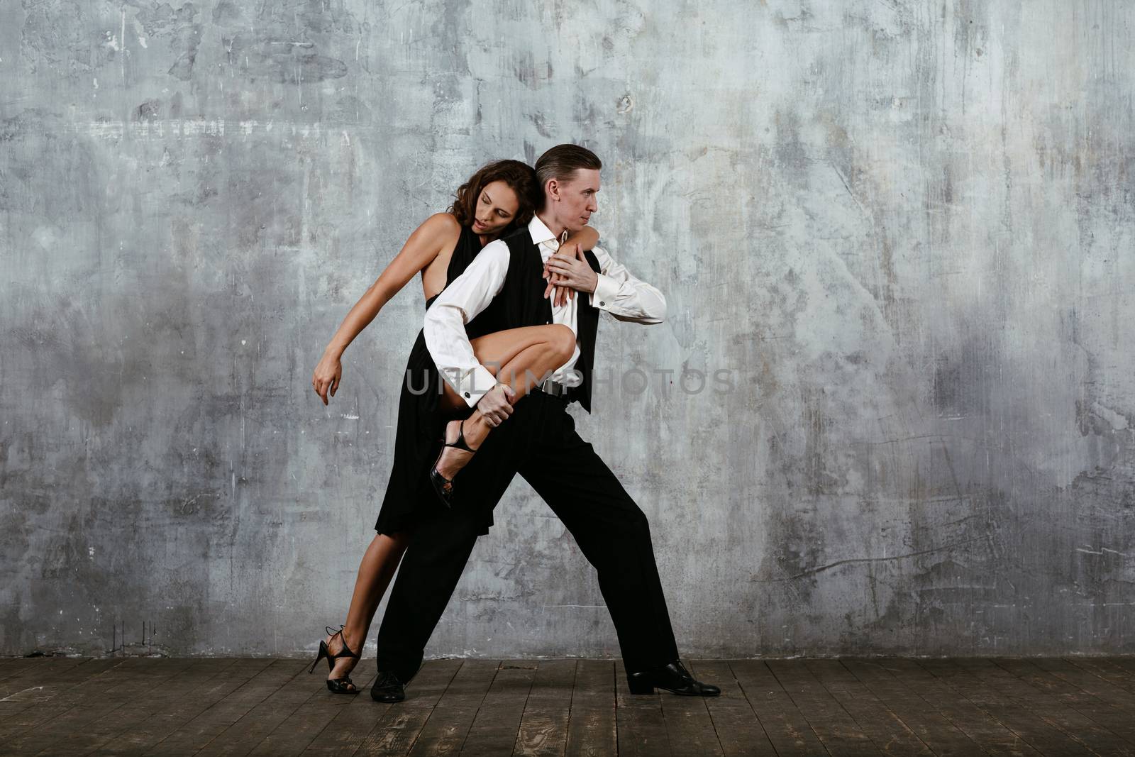 Woman and man dancing tango by primipil