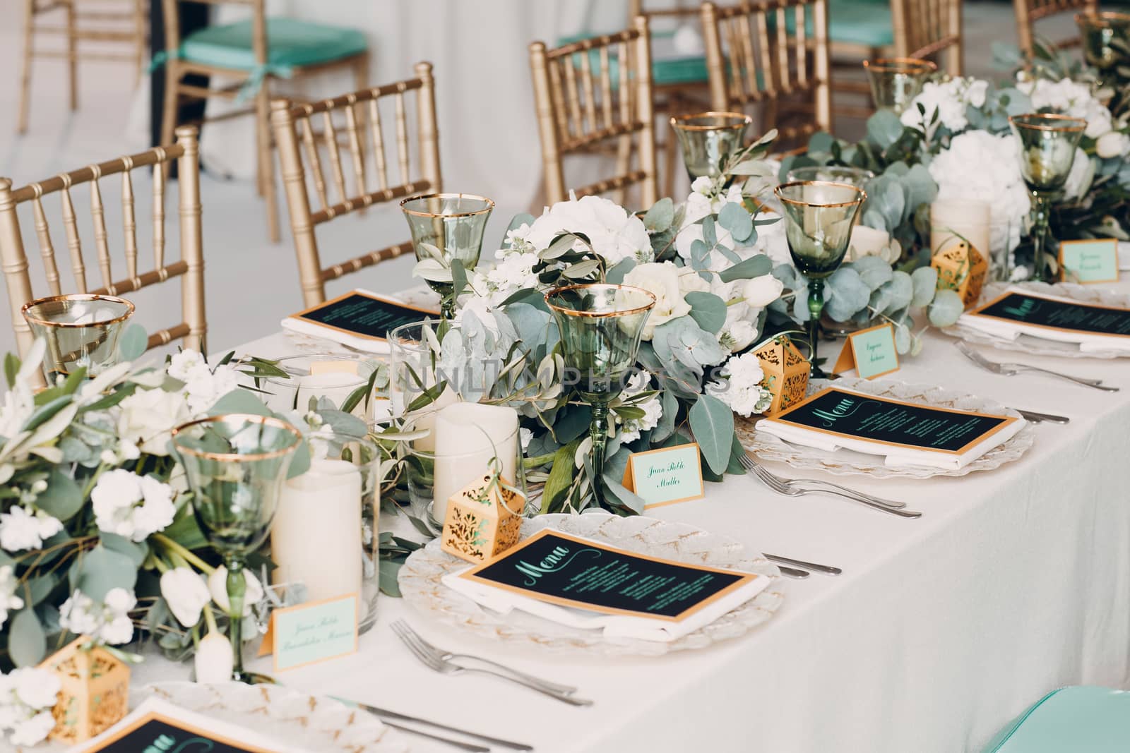 Wedding table decor in green and white colors by primipil