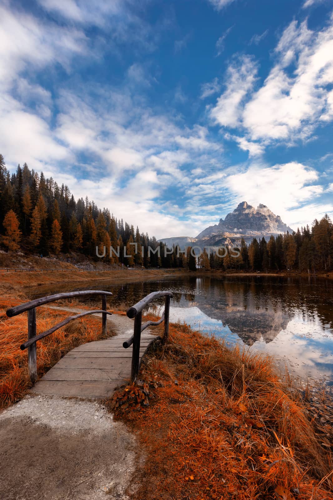 Foot path at Antorno lake, morning view of famous Tre Cime di Lavaredo (Drei Zinnen) during autumn, Italy, Europe.