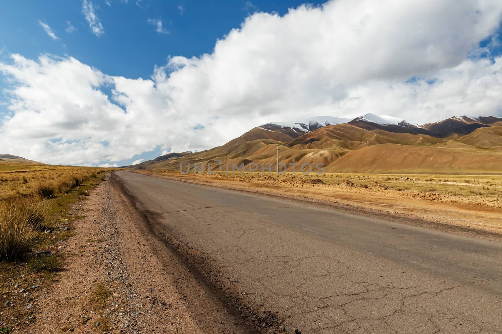 A367 highway passing in the Naryn region, Kyrgyzstan by Mieszko9