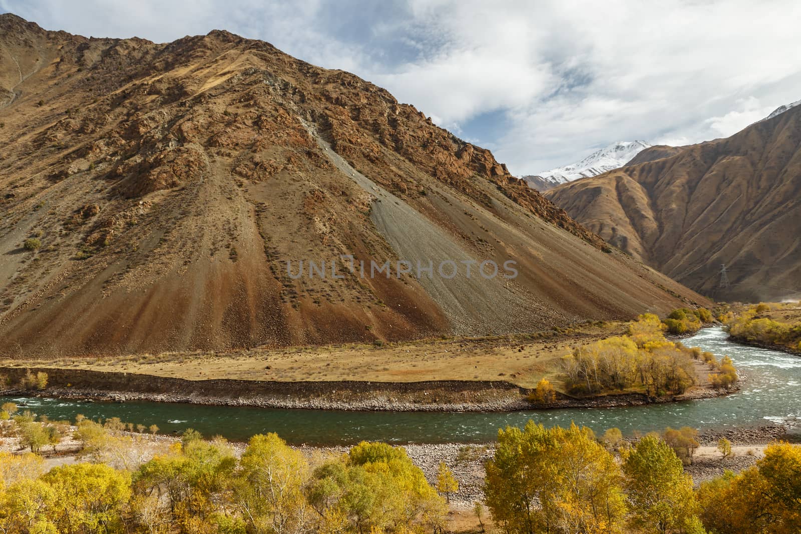 Kokemeren river, Mountain river in Kyrgyzstan, autumn landscape.