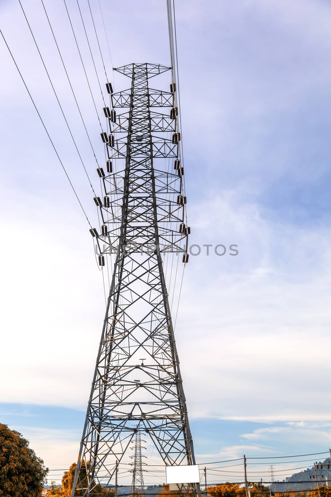 high voltage electric transmission iron tower with high voltage power lines