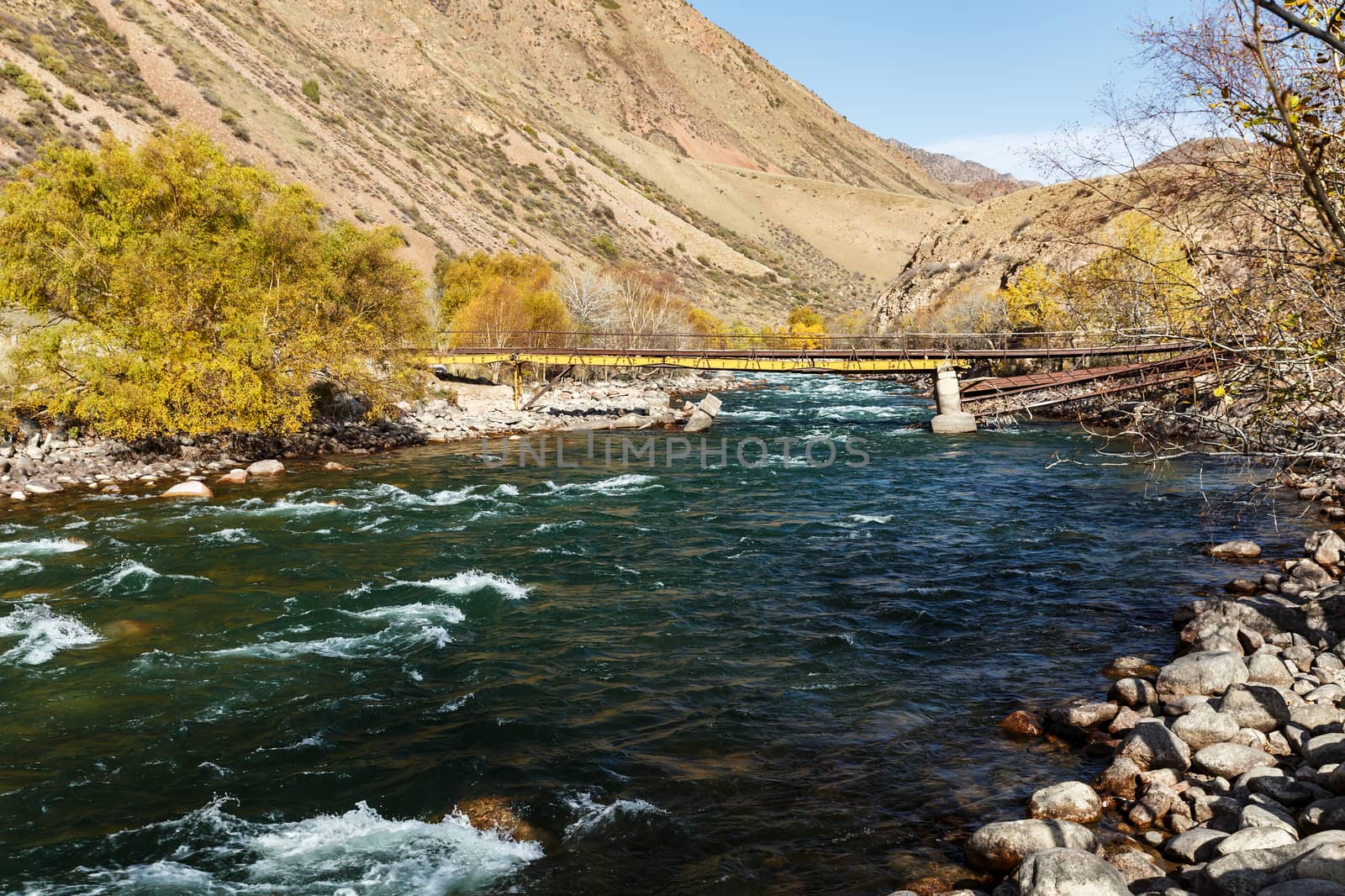 Kokemeren river, mountain river in the Naryn region of Kyrgyzstan, autumn landscape