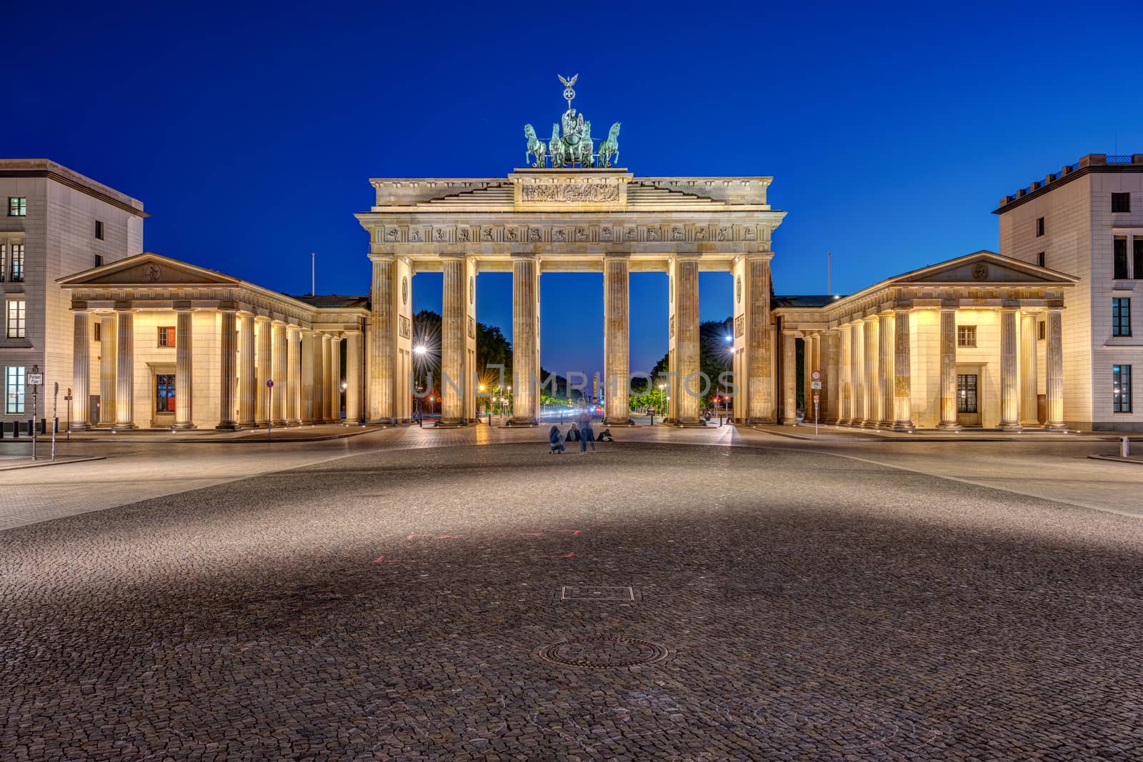The famous illuminated Brandenburg Gate by elxeneize