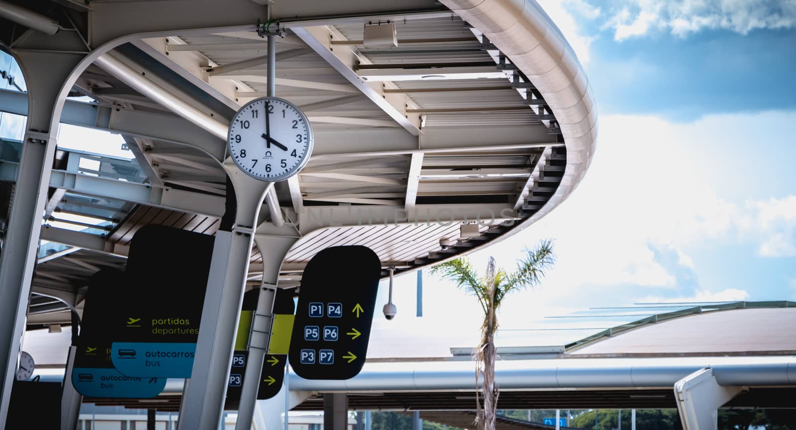 Exterior view of Faro International Airport where passengers are by AtlanticEUROSTOXX