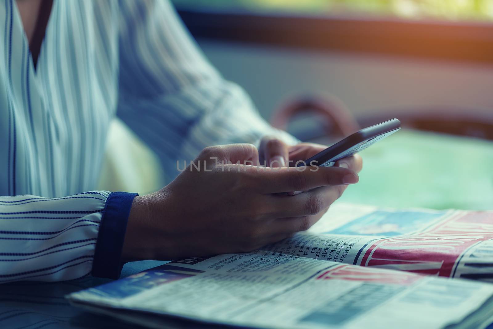 Beautiful young business people are reading the newspaper for information while also negotiating business.