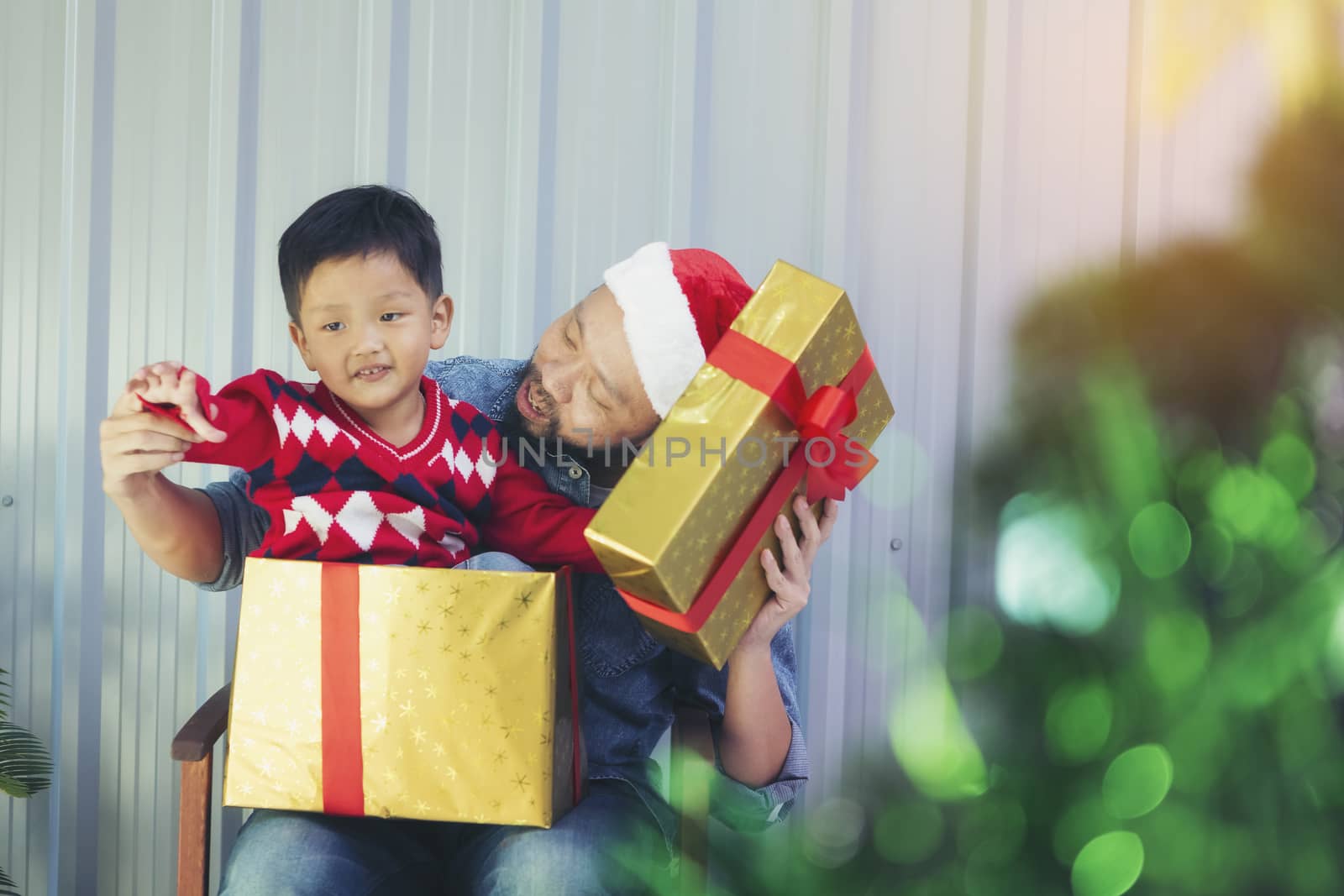 Dad opened a gift box with his son in a box.