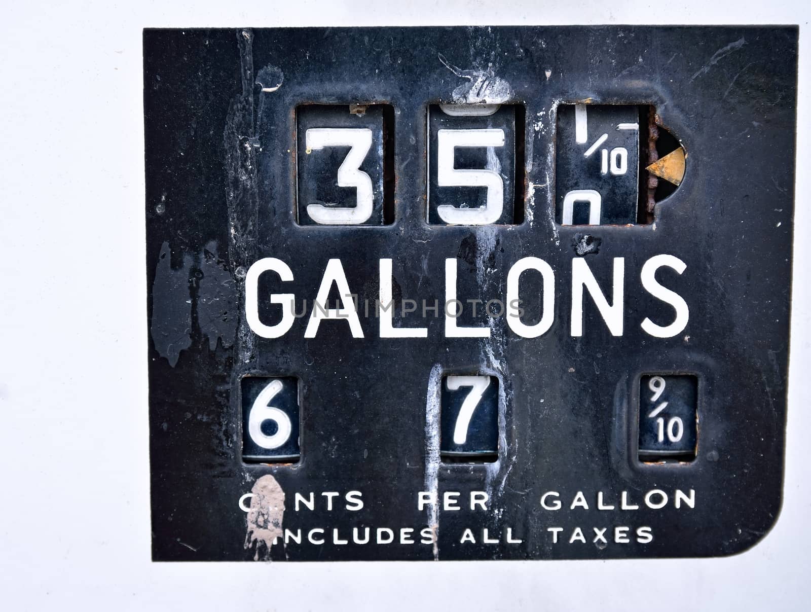 Old rusty american gas pump panel, displaying the price in dollars and filling amount in gallons