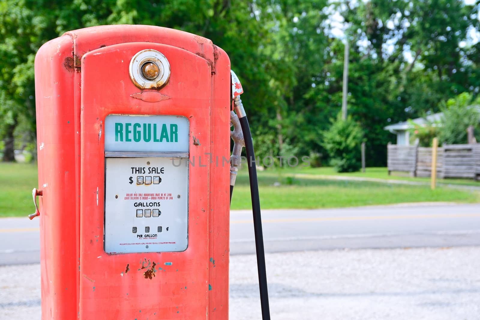 Old rusty american gas pump, displaying the price in dollars and filling amount in gallons.