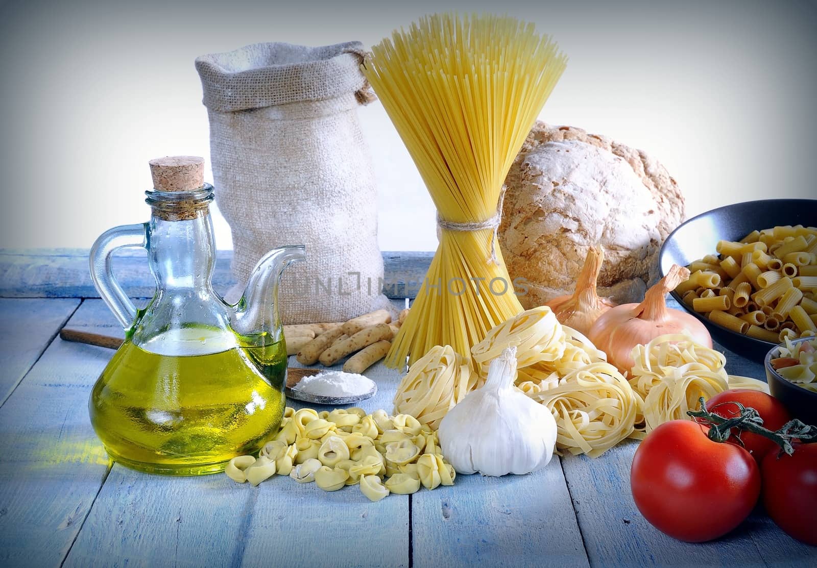 Noodles, spaghetti, tomatoes, olive oil, garlic, bread and onion