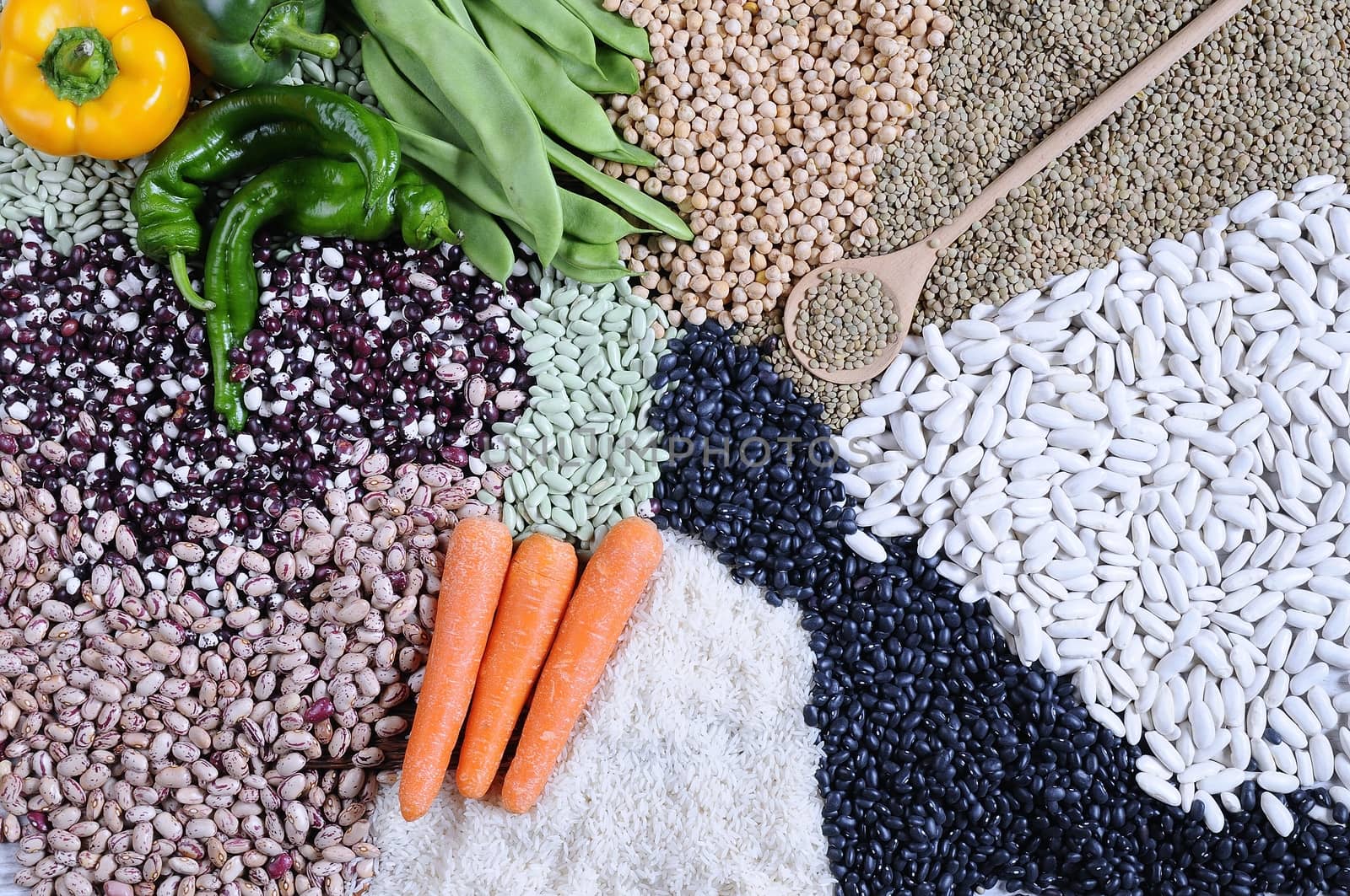 Various cereals from above. Carrot, pepper, beans