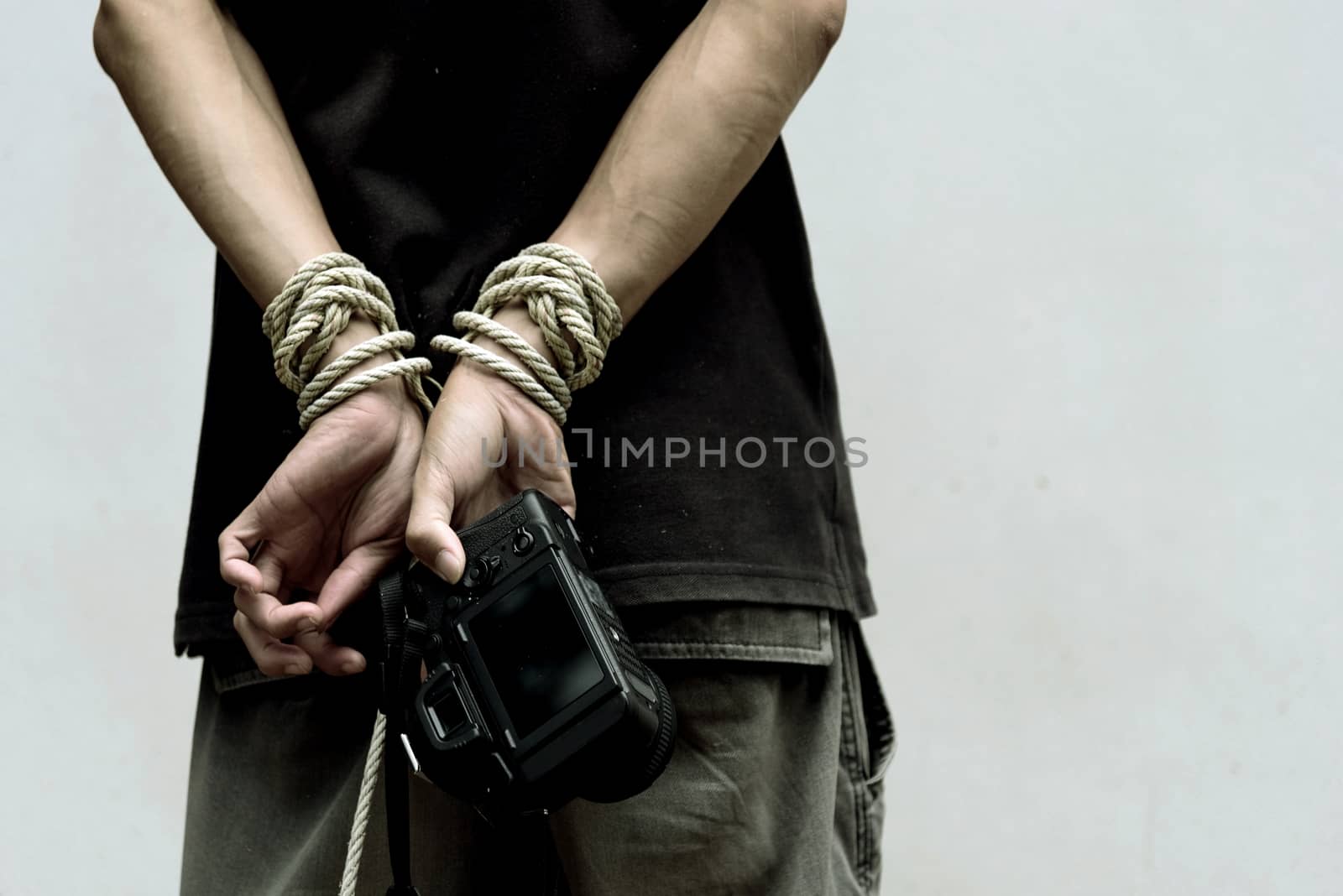 slave photographer / photographer has bundle by rope